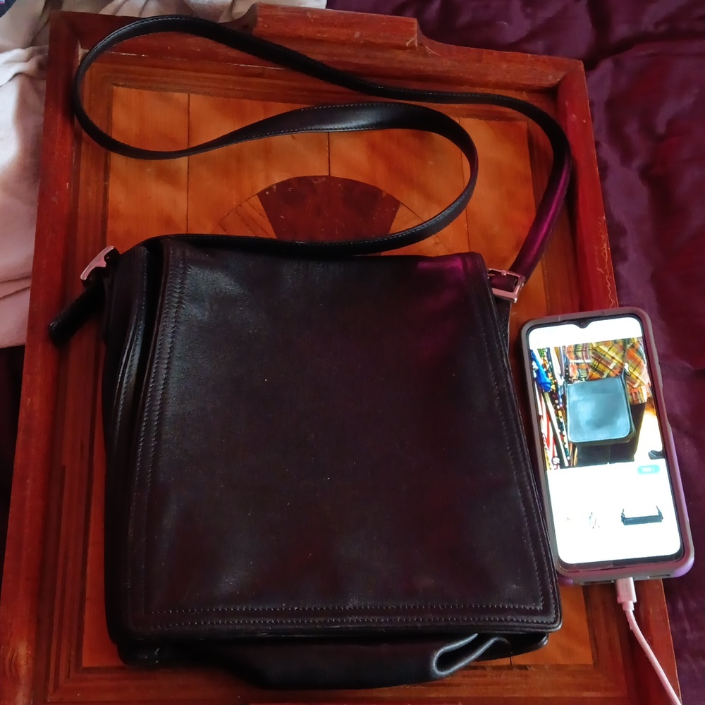 Vintage Coach crossbody purse.